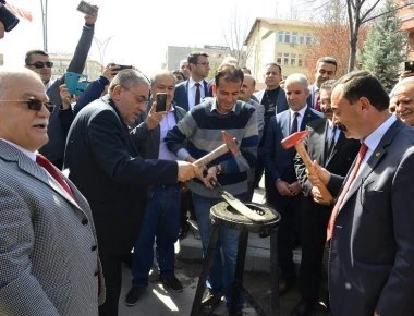 Συνεργάτης Ερντογάν κραδαίνοντας σπαθί: «Με τη βοήθεια του Αλλάχ θα κατακτήσουμε και την Ιερουσαλήμ»! (βίντεο)